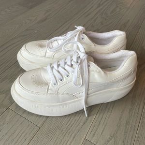 NWOT Steve Madden White Sneakers